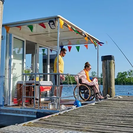 Πλωτό κατάλυμα Floating At Harbor By Kuhnle-tours *
