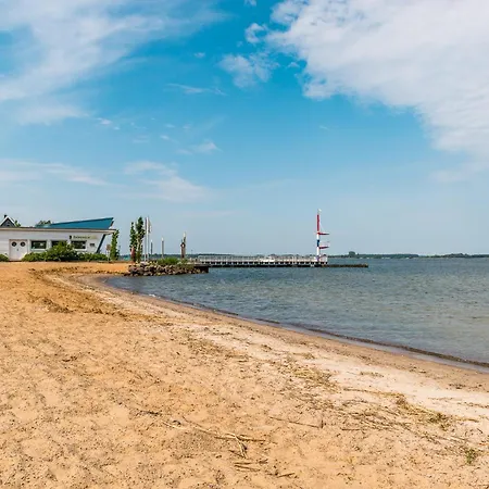 Floating At Harbor By Kuhnle-tours 船上ホテル *