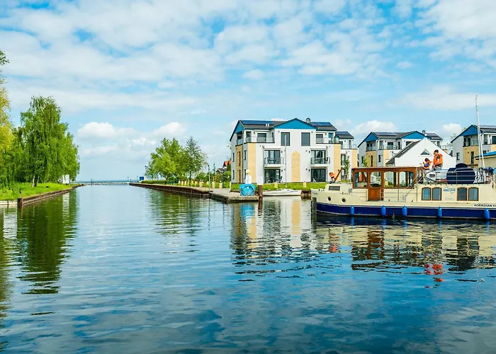 Floating At Harbor By Kuhnle-tours 船上ホテル レヒリン