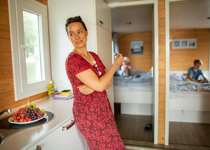 Floating At Harbor By Kuhnle-tours 船上ホテル *