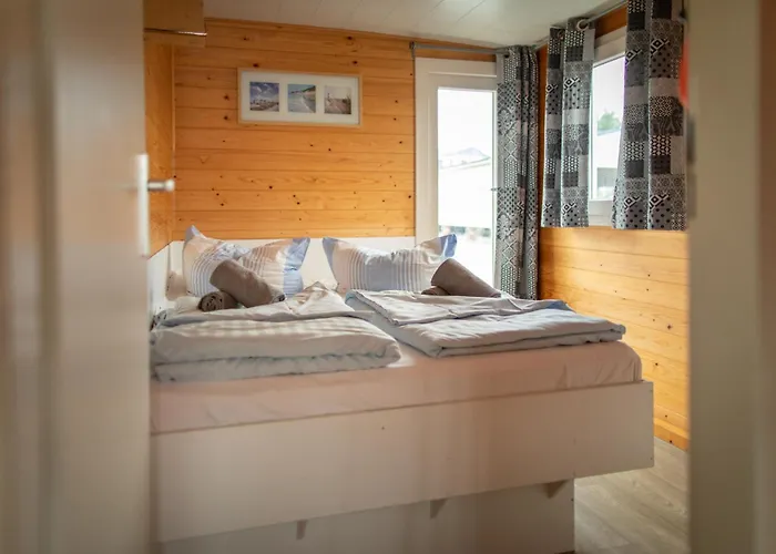 船上ホテル Floating At Harbor By Kuhnle-tours レヒリン