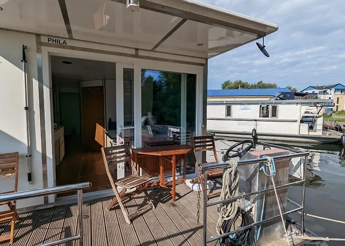 Floating At Marina By Kuhnle-tours Båthotell Rechlin