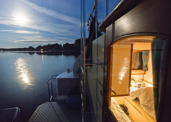 Floating At Harbor By Kuhnle-tours レヒリン